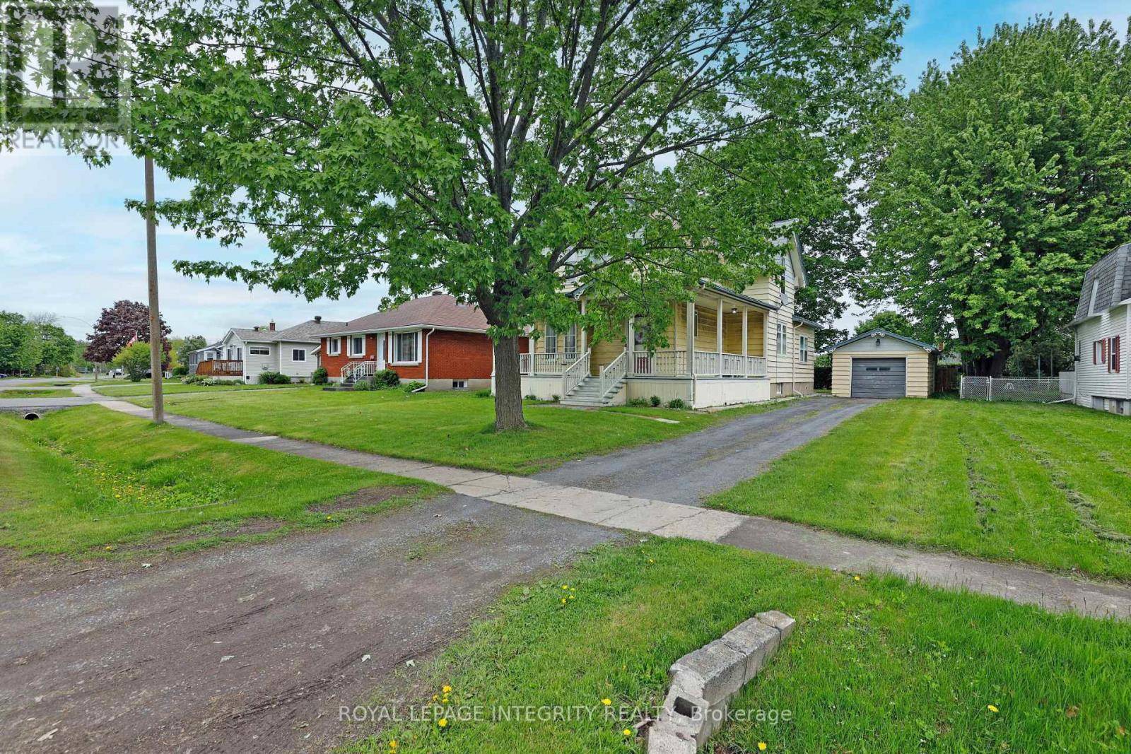 South Stormont, ON K0C1P0,28 BETHUNE AVENUE