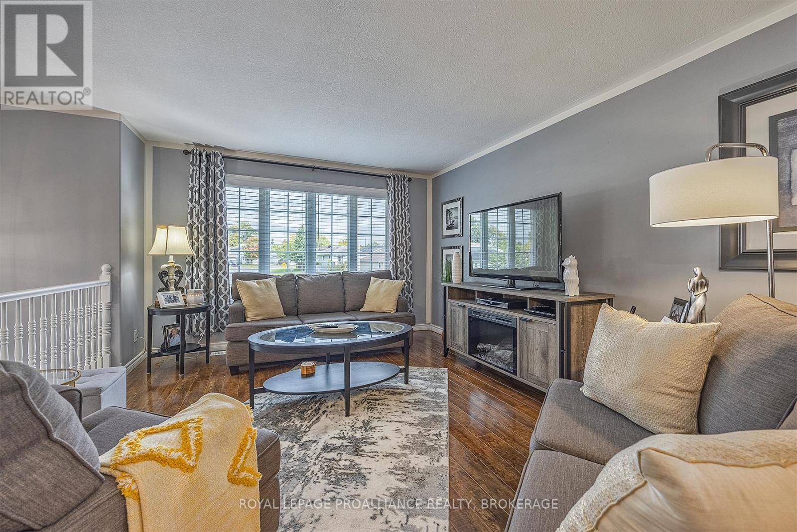Kingston (rideau), ON K7K7L2,182 BRICELAND STREET