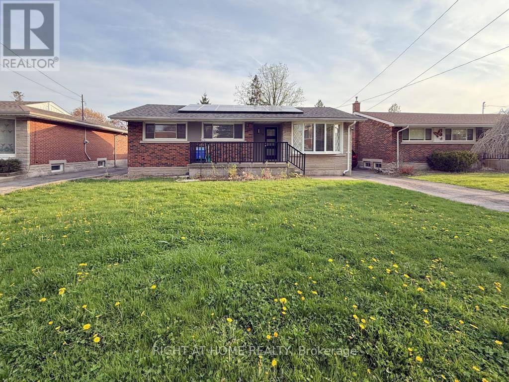 Hamilton (huntington), ON L8T1V9,48 IDLEWOOD AVENUE