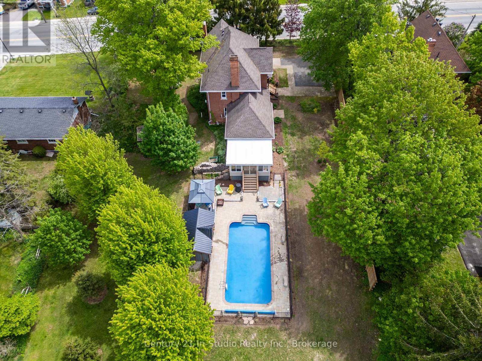 Chatsworth, ON N0H1G0,296 GARAFRAXA ST STREET