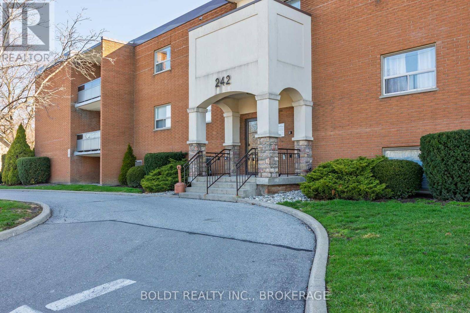 St. Catharines (oakdale), ON L2P3K5,242 Oakdale AVE #201
