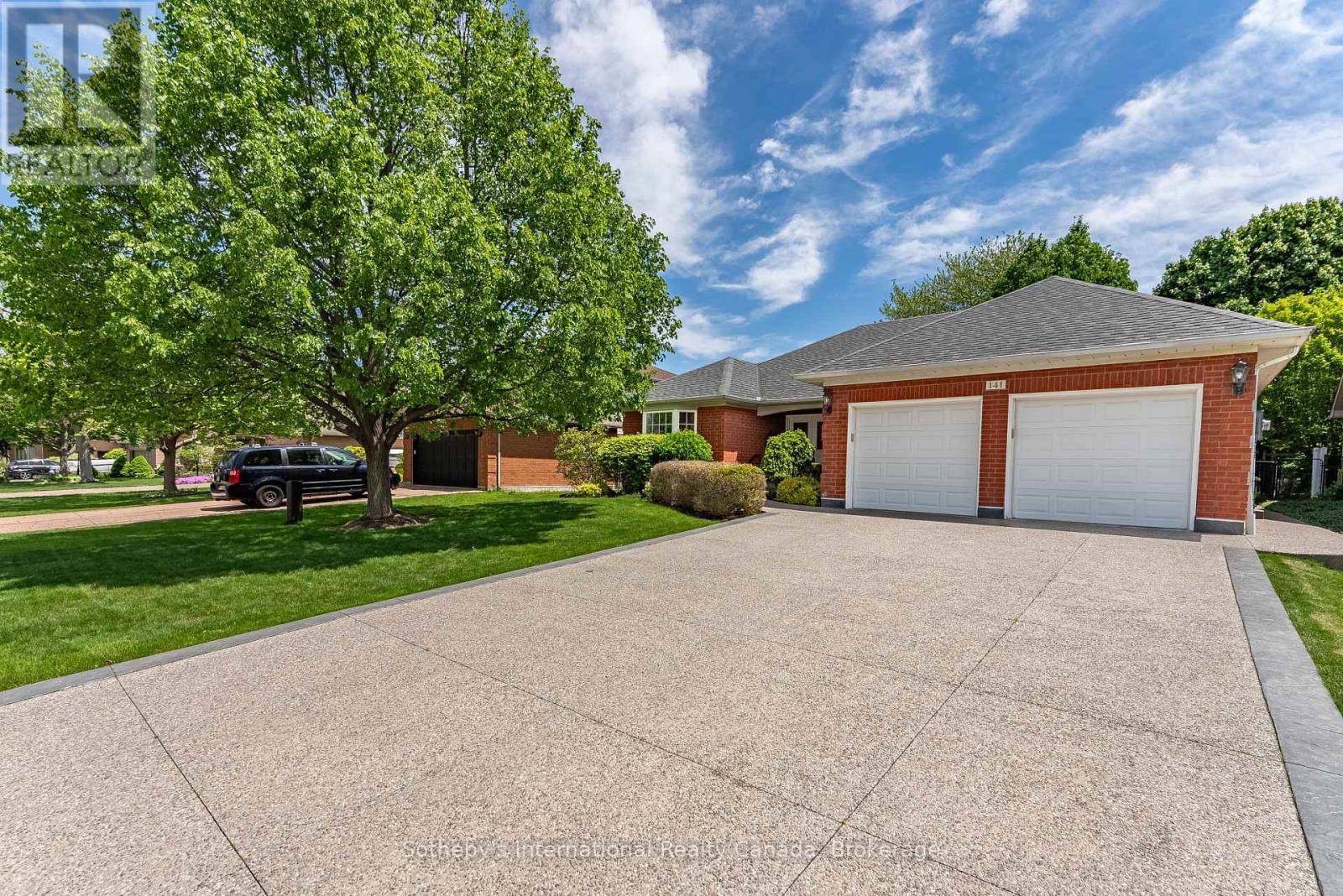 Hamilton (meadowlands), ON L9K1H8,141 SPRINGFIELD BOULEVARD