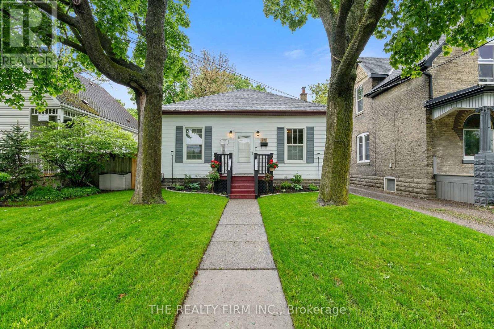 London East (east G), ON N5W3K6,718 LORNE AVENUE