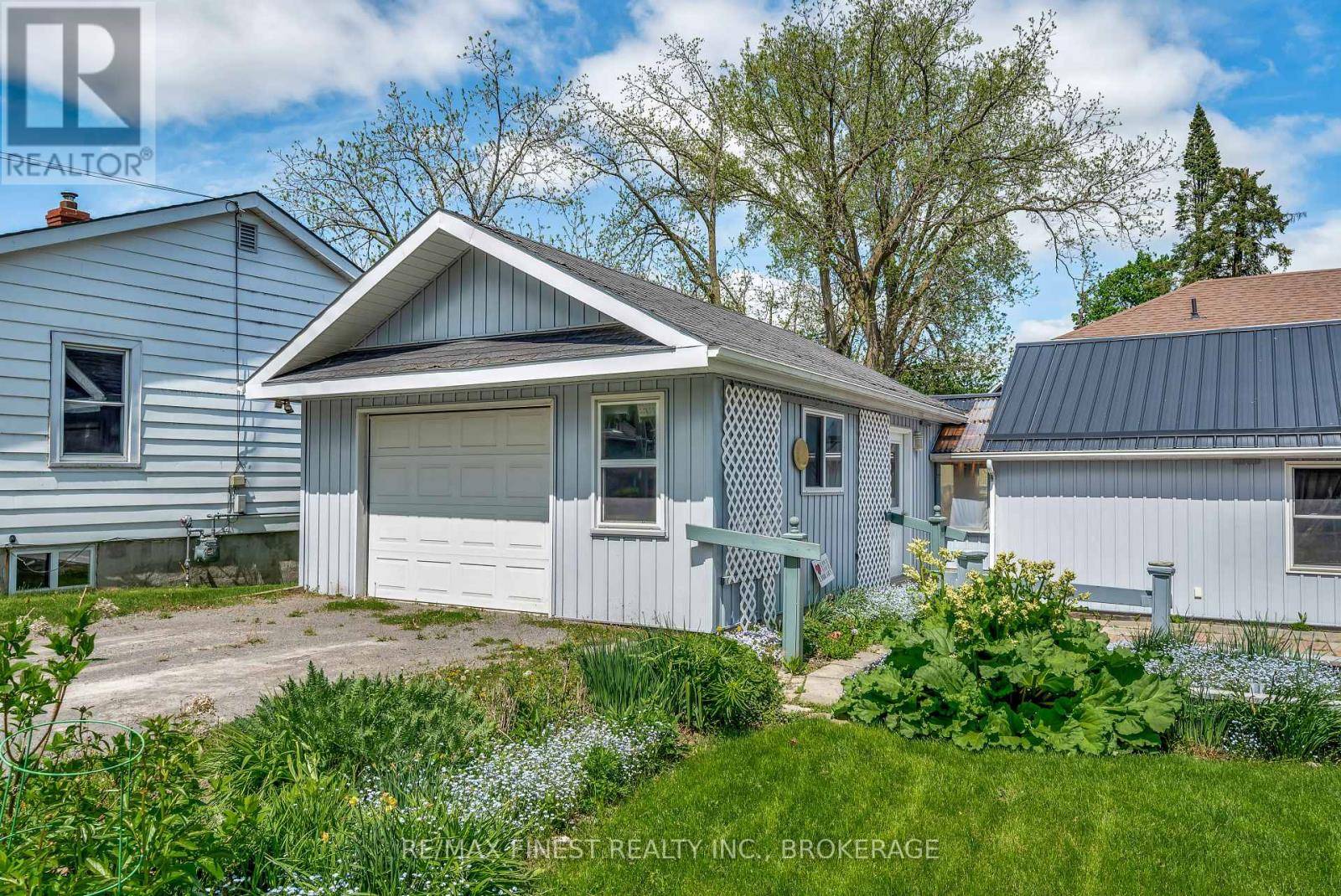 Prince Edward County (picton Ward), ON K0K2T0,8 CATHERINE STREET