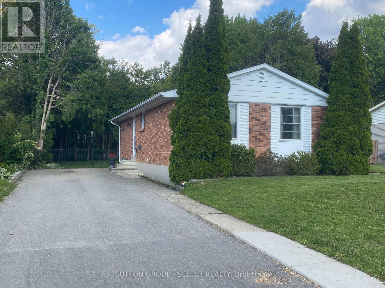 London East (east A), ON N5Y1S8,358 VALLEYVIEW AVENUE