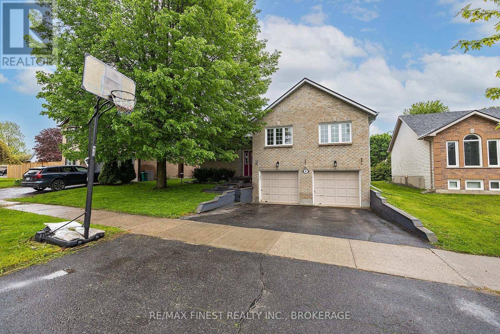Kingston (kingston East (incl Barret Crt)), ON K7K6X8,80 BARKER DRIVE