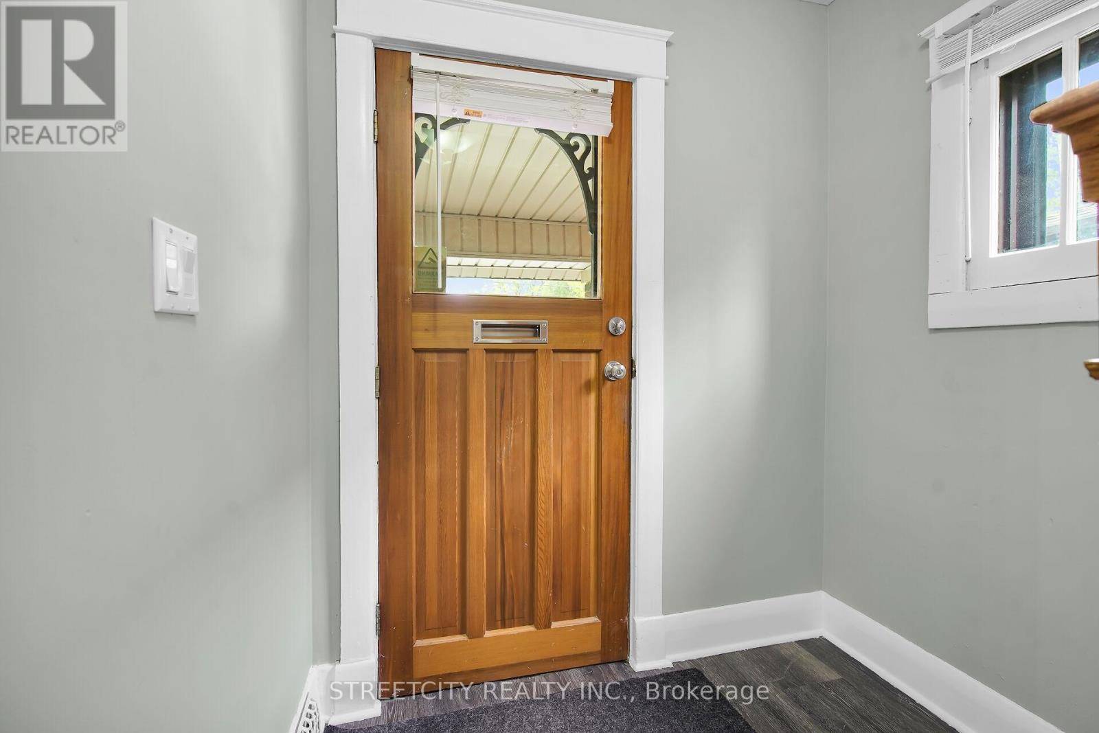 London South (south F), ON N6J1E5,85 SPRINGBANK DRIVE