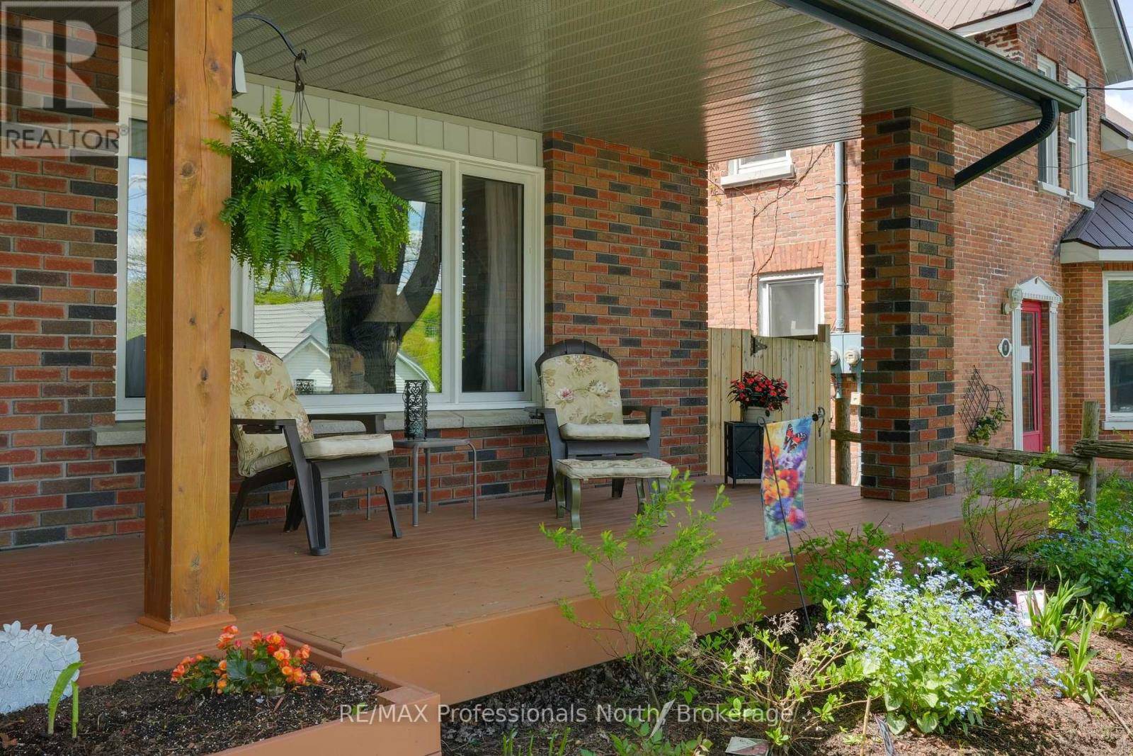 Huntsville (chaffey), ON P1H1G7,13 FAIRY AVENUE