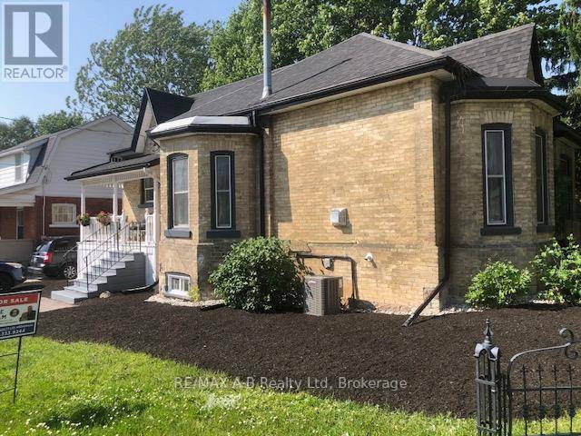 Stratford, ON N5A2L6,246 WELLINGTON STREET