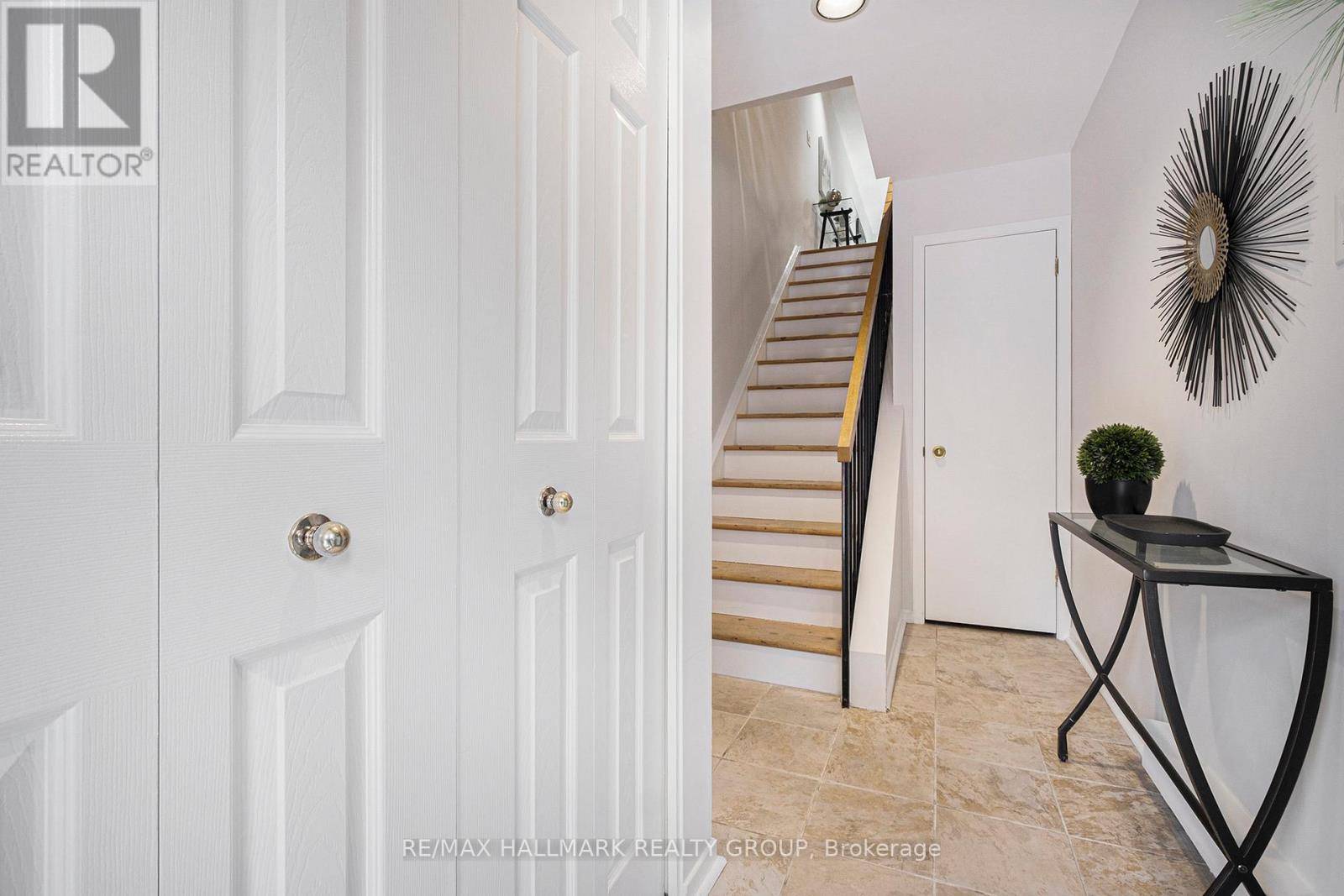 Ottawa, ON K1L8K5,20 Charlevoix ST #15