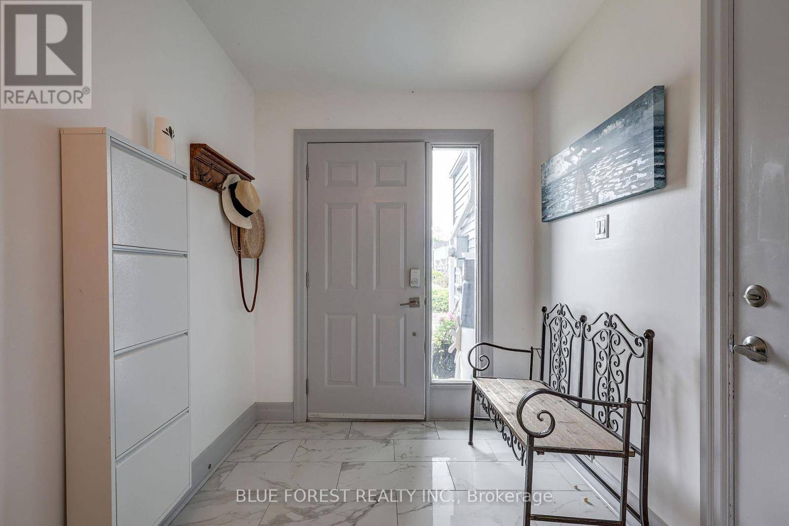 Central Elgin (port Stanley), ON N5L1E9,374 Front ST #26