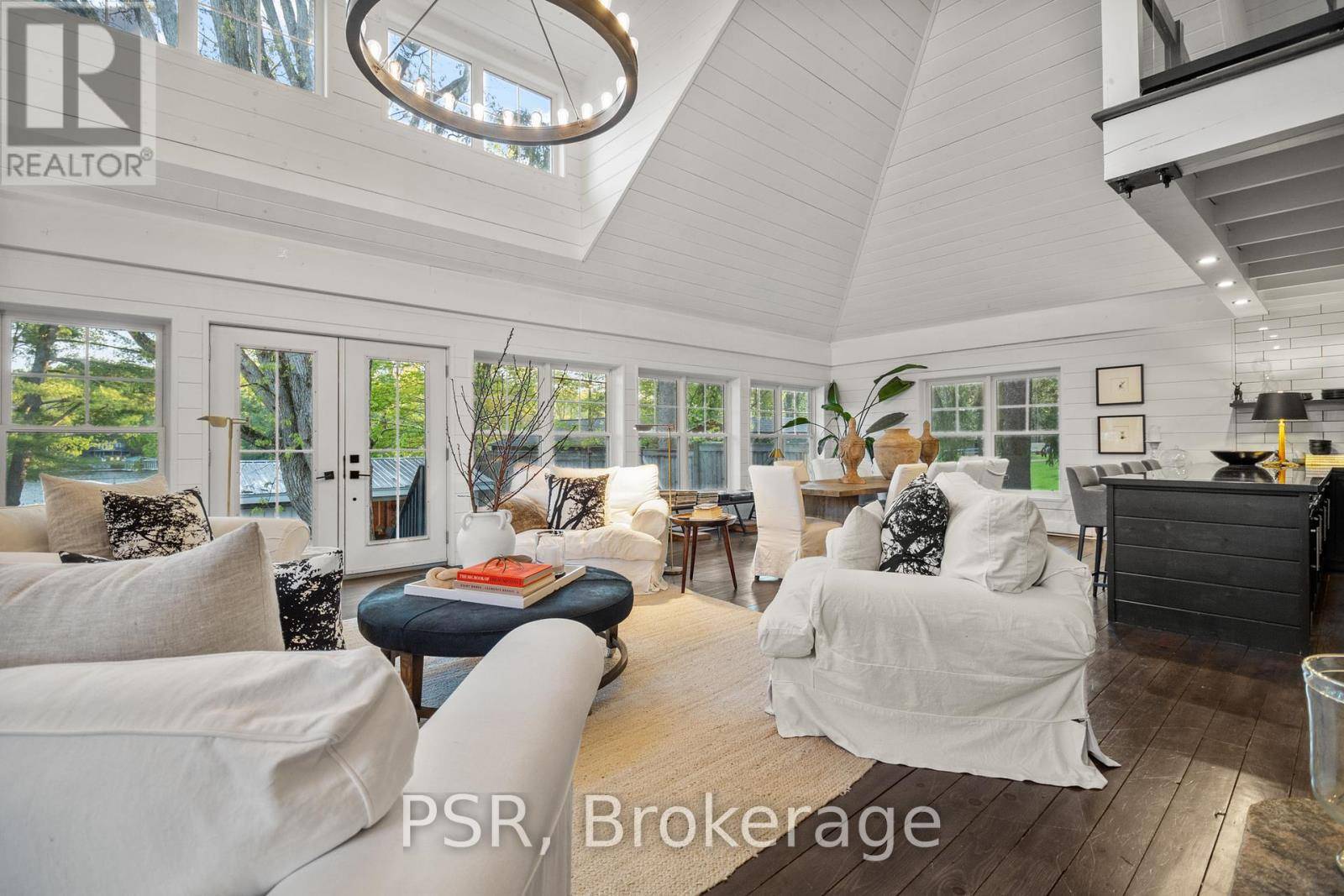 Muskoka Lakes, ON P0B1J0,12 HARRIS STREET