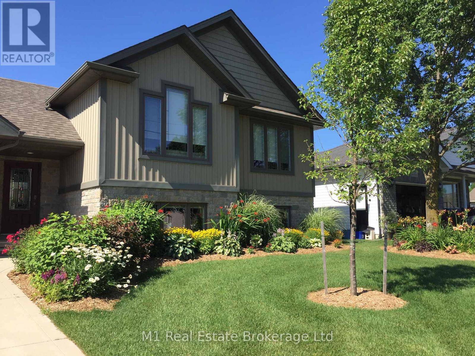 Wellington North (mount Forest), ON N0G2L3,781 PRINCESS STREET