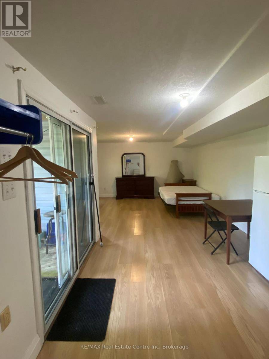 Guelph (dovercliffe Park/old University), ON N1G4R5,39 PACIFIC (BSMT ONLY) PLACE
