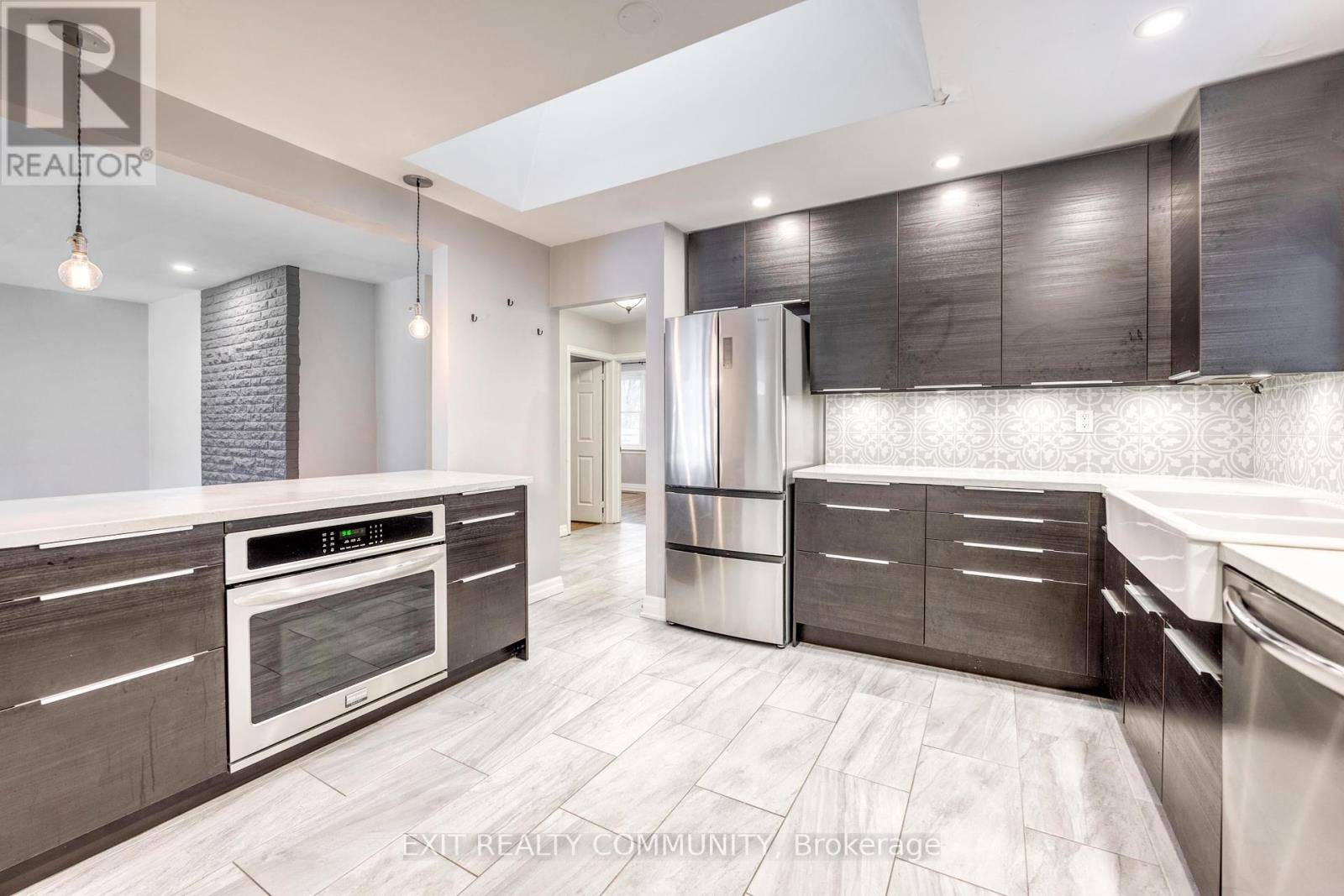 London East (east B), ON N6A4A1,855 COLBORNE STREET