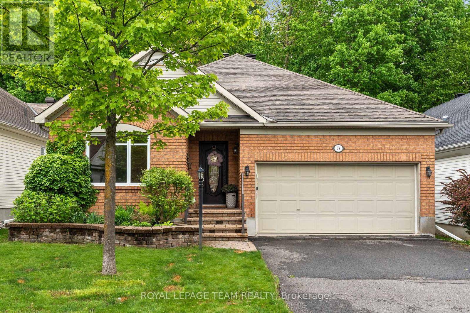 Ottawa, ON K2J4Y8,39 FIELDCREST AVENUE