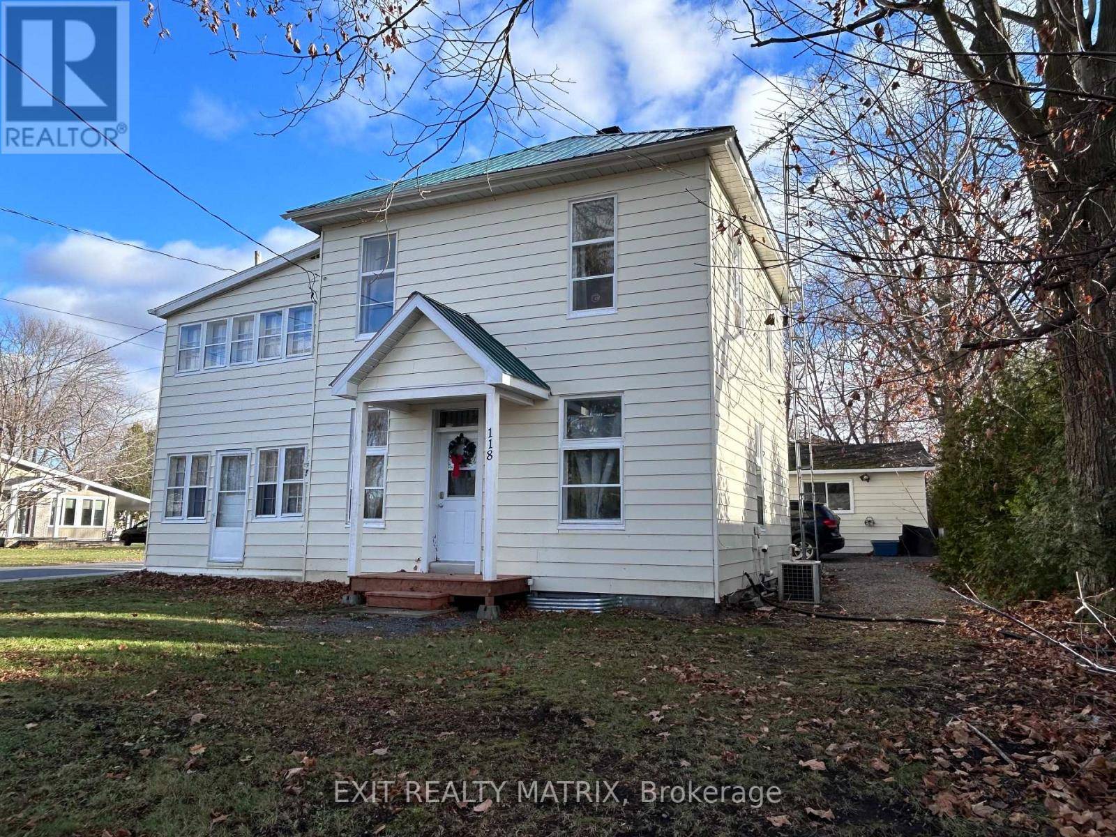 North Glengarry, ON K0C1A0,118 CENTRE ST STREET