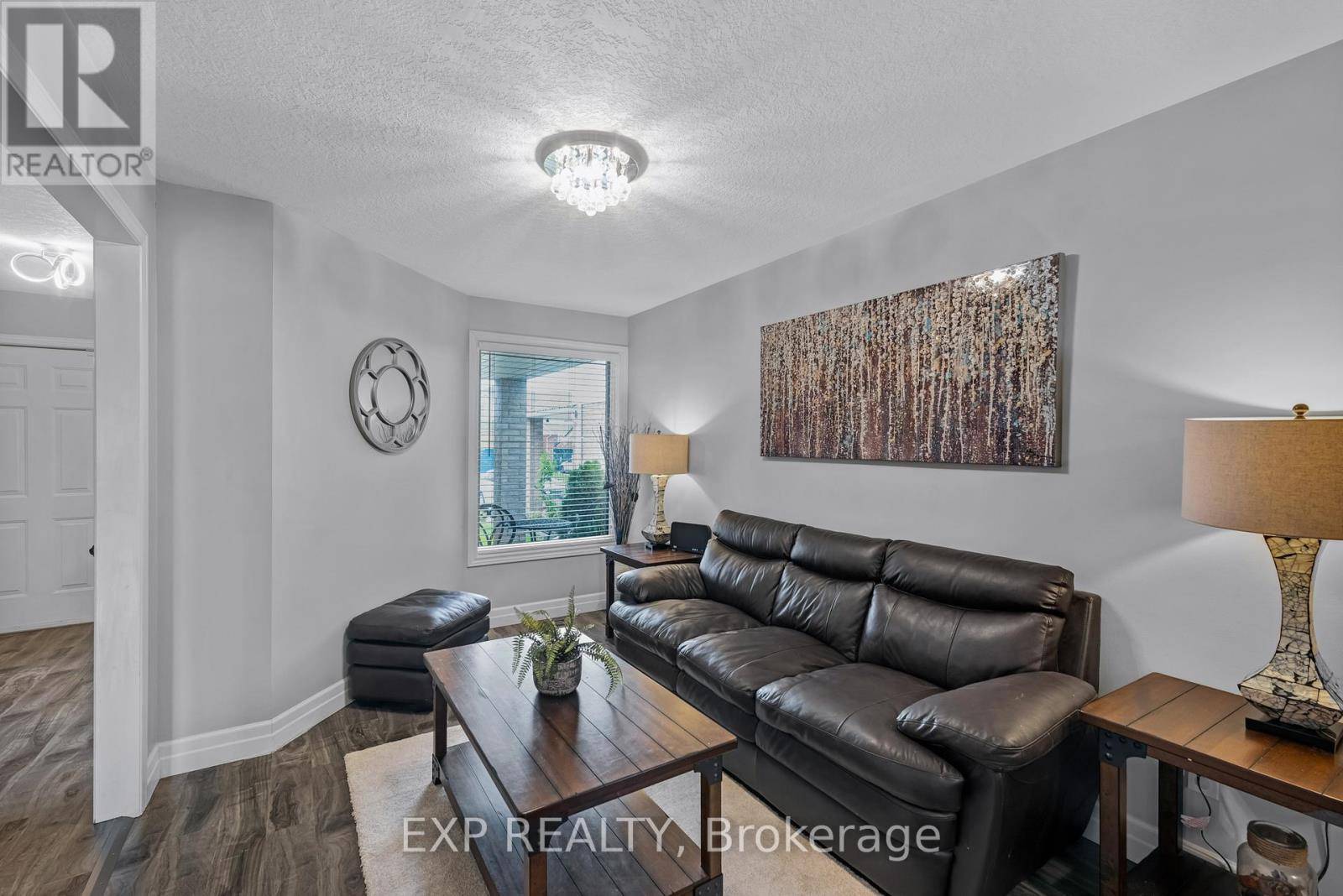 Kitchener, ON N2N3N4,175 HOLLYRIDGE CRESCENT