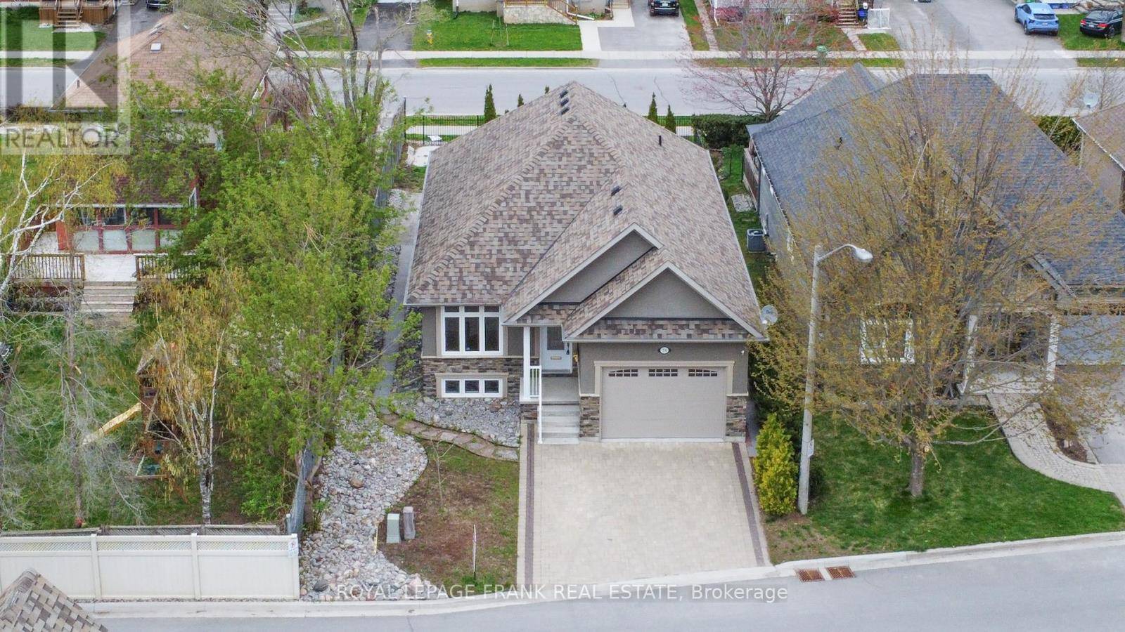 Peterborough South (west), ON K9J8S8,24 Brinton DR #8
