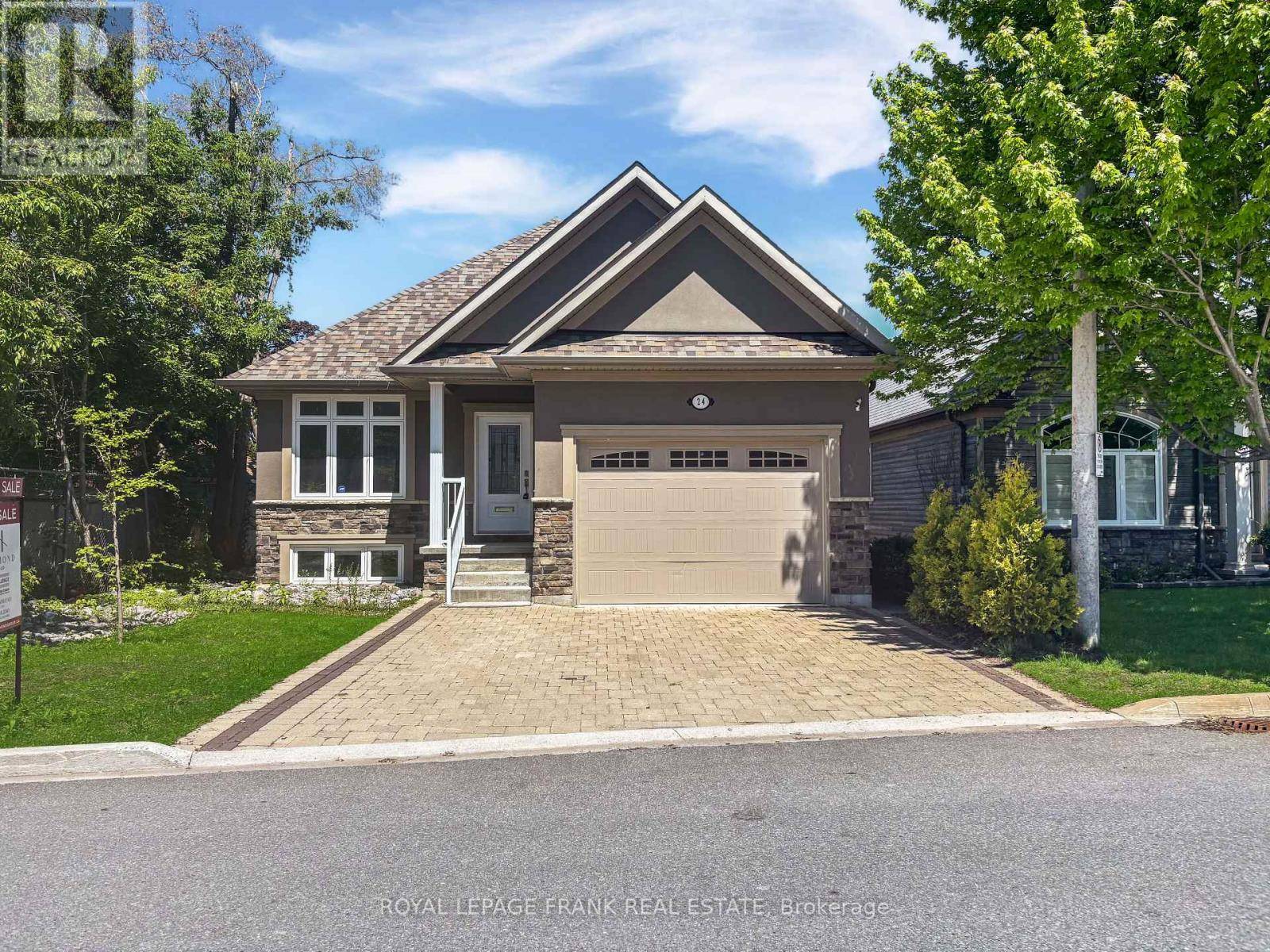 Peterborough South (west), ON K9J8S8,24 Brinton DR #8