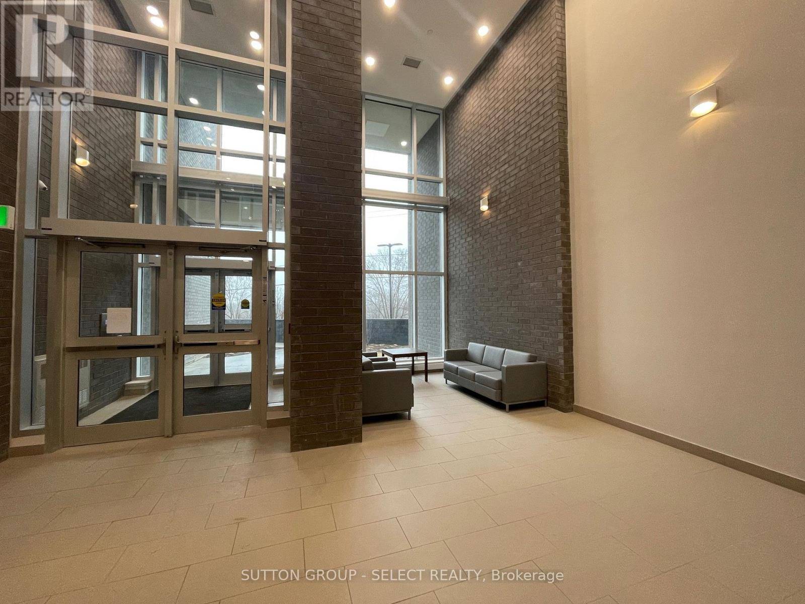 London South (south J), ON N5Z3X3,99 POND MILLS RD #809