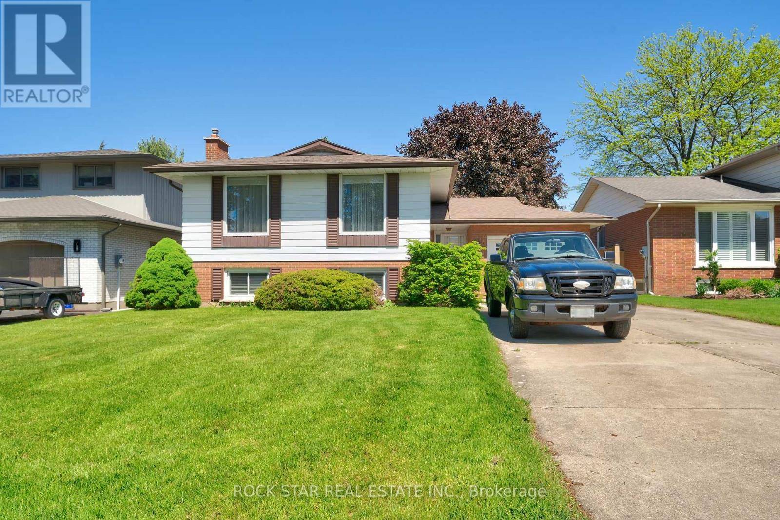 St. Catharines (carlton/bunting), ON L2M7G8,13 MEADOWBROOK CRESCENT