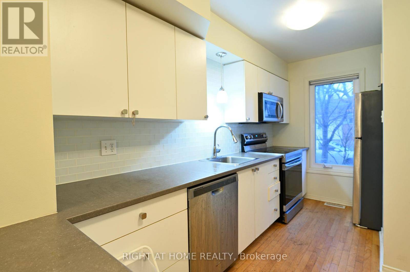Ottawa, ON K1N6X3,90 TEMPLETON ST #C