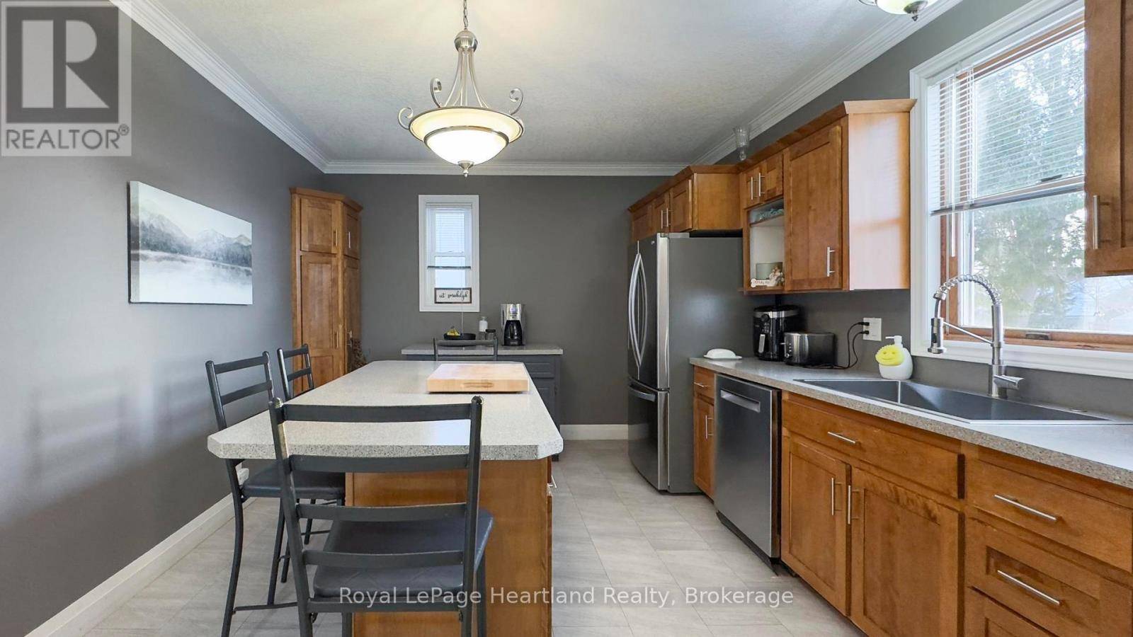 Goderich (goderich (town)), ON N7A3E8,150 PALMERSTON STREET