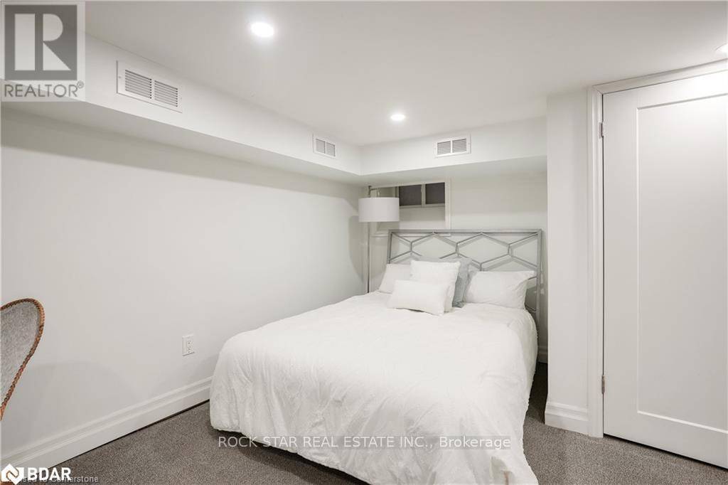 Hamilton (st. Clair), ON L8M3B1,115 Balsam AVE South #3