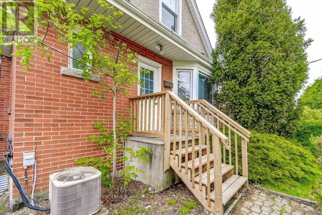 Hamilton (ainslie Wood), ON L8S2L3,15 GLENMOUNT AVENUE