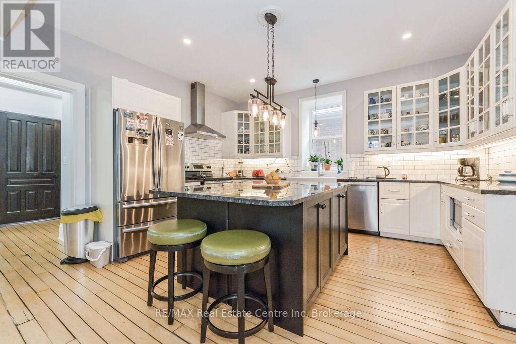 Centre Wellington (fergus), ON N1M1V3,180 UNION STREET W