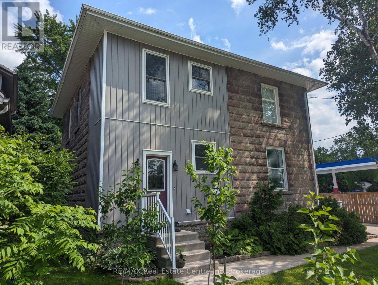Centre Wellington (fergus), ON N1M1V3,180 UNION STREET W