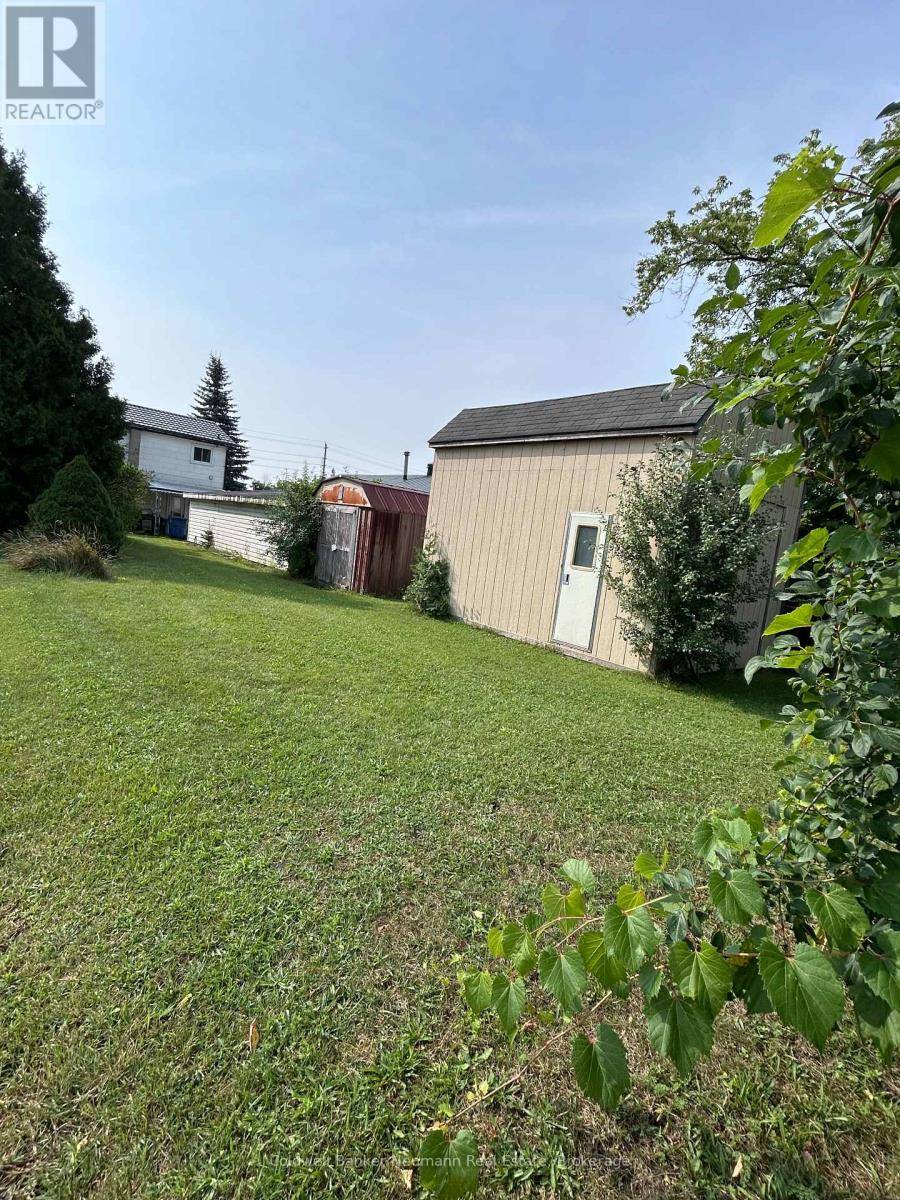 Guelph (willow West/sugarbush/west Acres), ON N1H7M1,393 WOODLAWN ROAD W