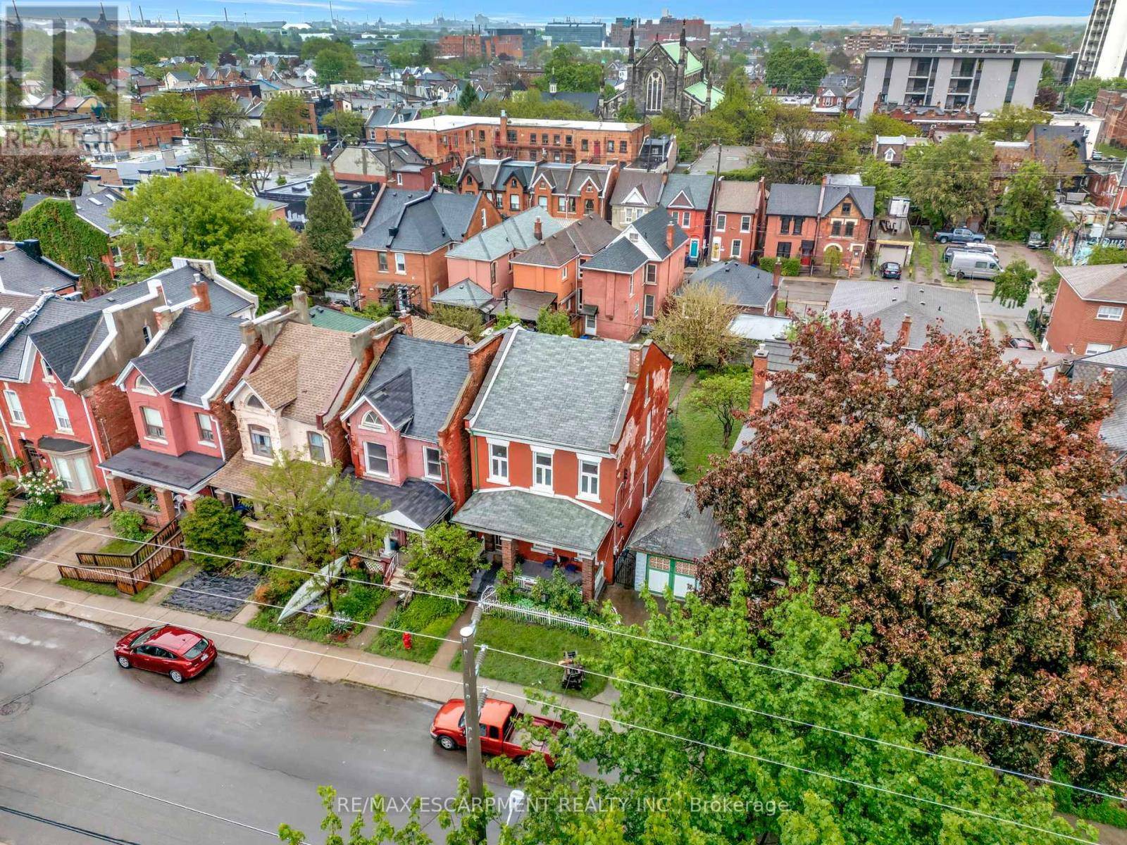 Hamilton (central), ON L8R2M4,198 MACNAB STREET N