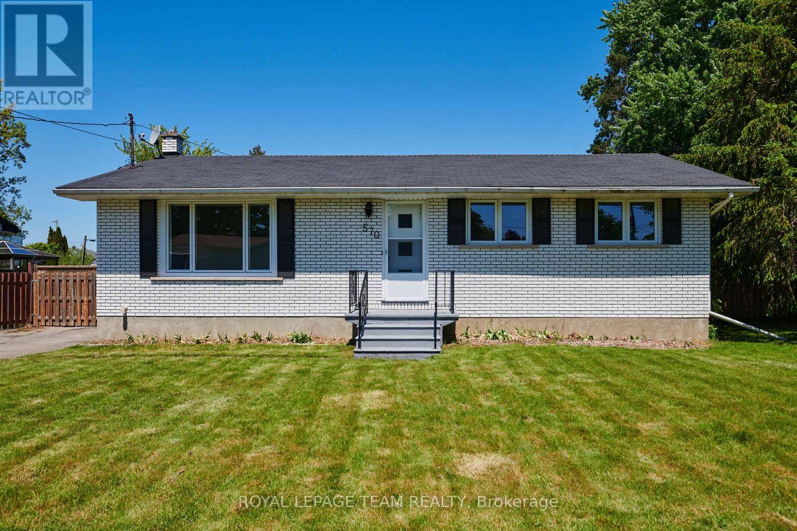 North Dundas, ON K0C2K0,570 DUFFERIN STREET W