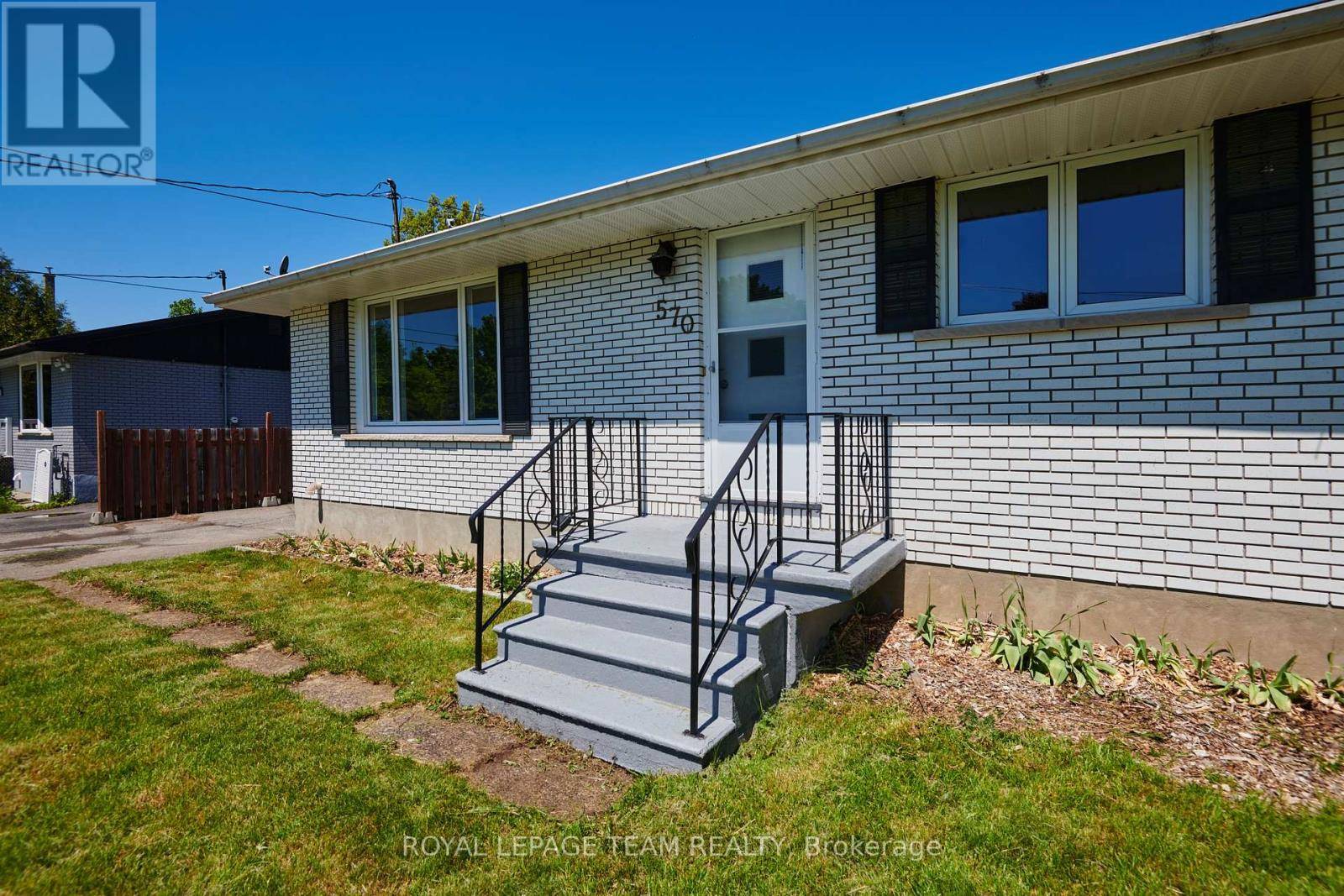 North Dundas, ON K0C2K0,570 DUFFERIN STREET W