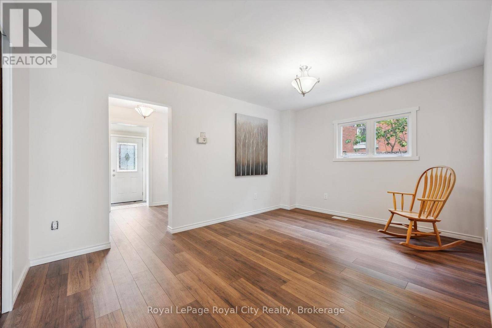 Guelph (junction/onward Willow), ON N1H5W7,40 ALMA STREET S