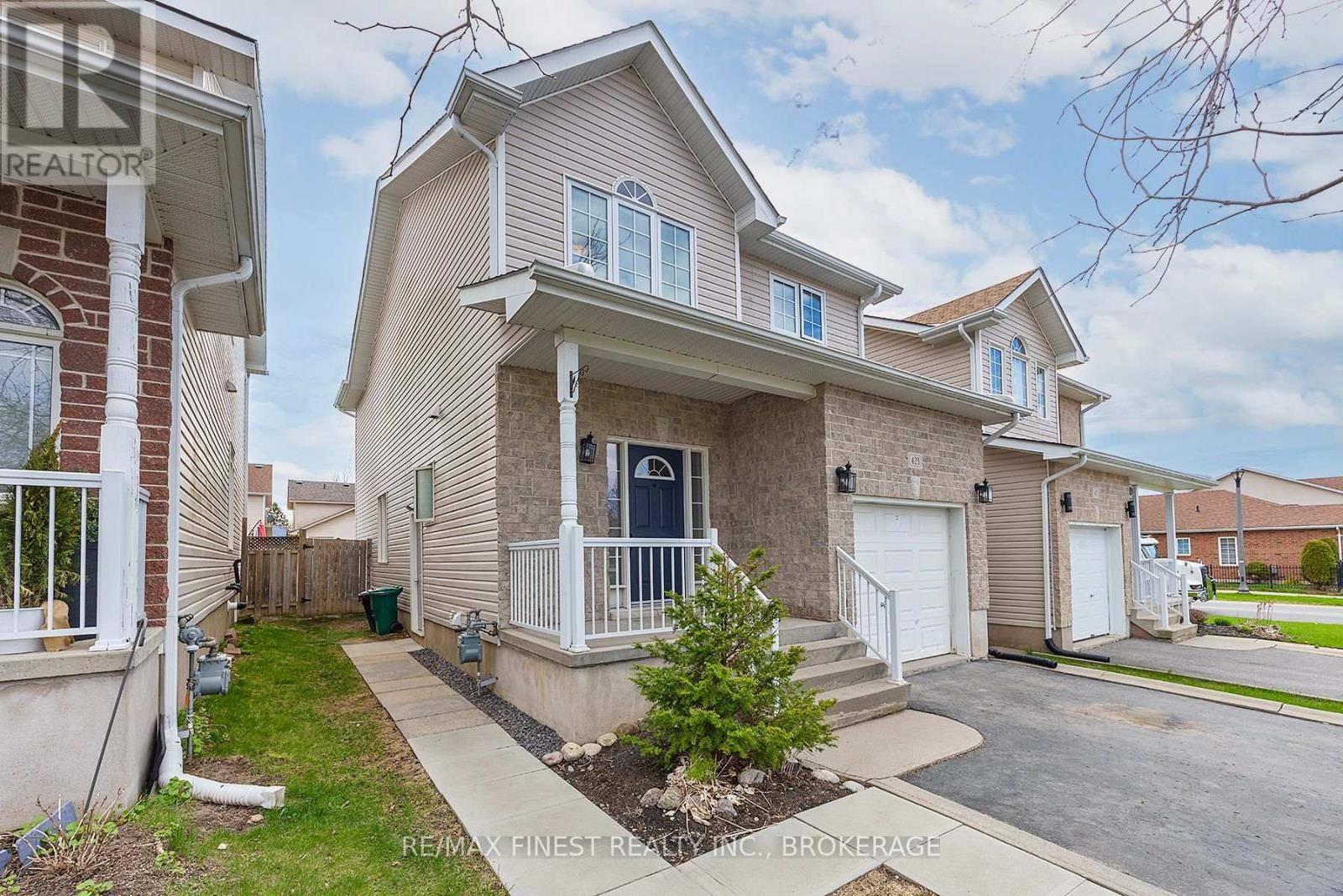 Kingston (kingston East (incl Barret Crt)), ON K7K7M2,423 MAUREEN STREET