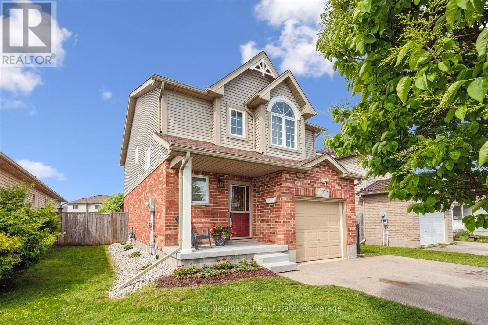 Centre Wellington (fergus), ON N1M3V5,587 MCTAVISH STREET