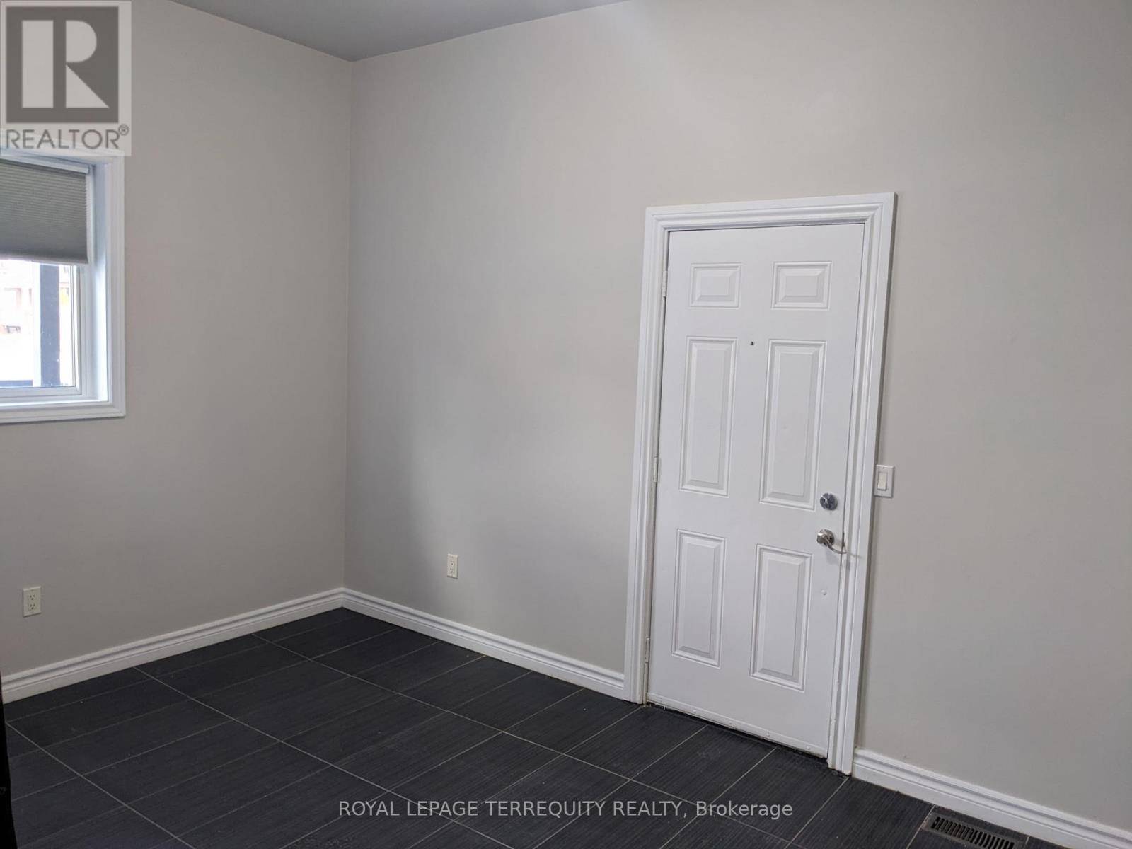 Hamilton (crown Point), ON L8L2K3,1182 CANNON STREET E