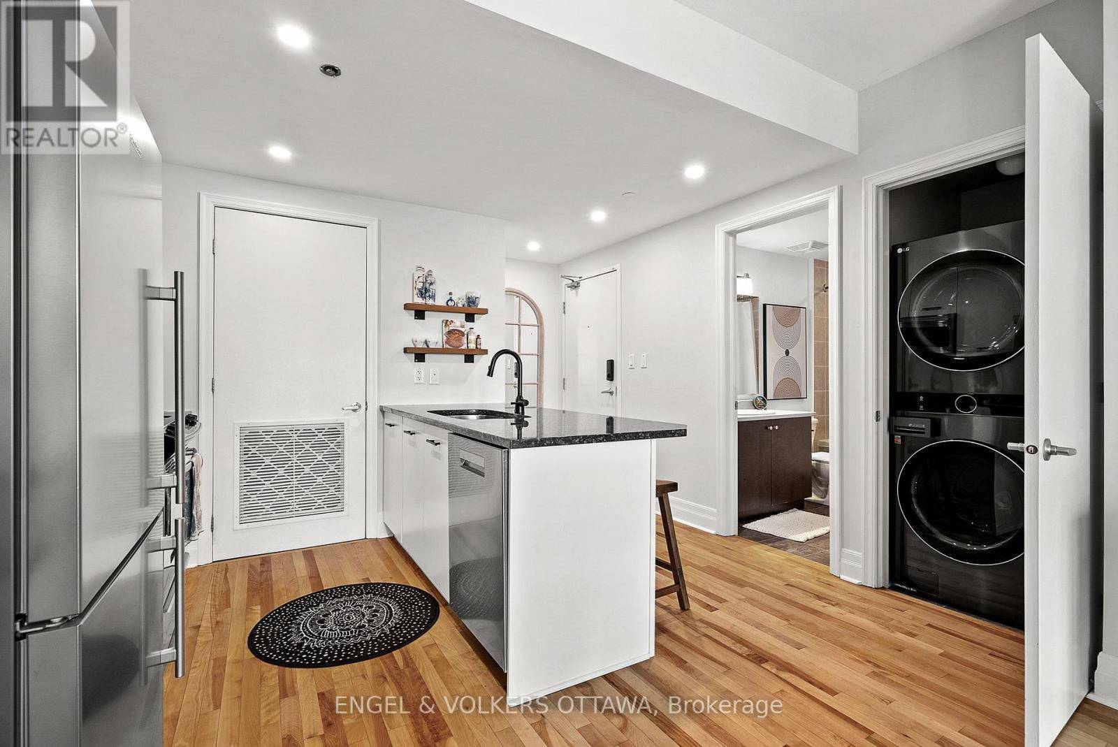 Ottawa, ON K1K3T8,950 Marguerite AVE #107