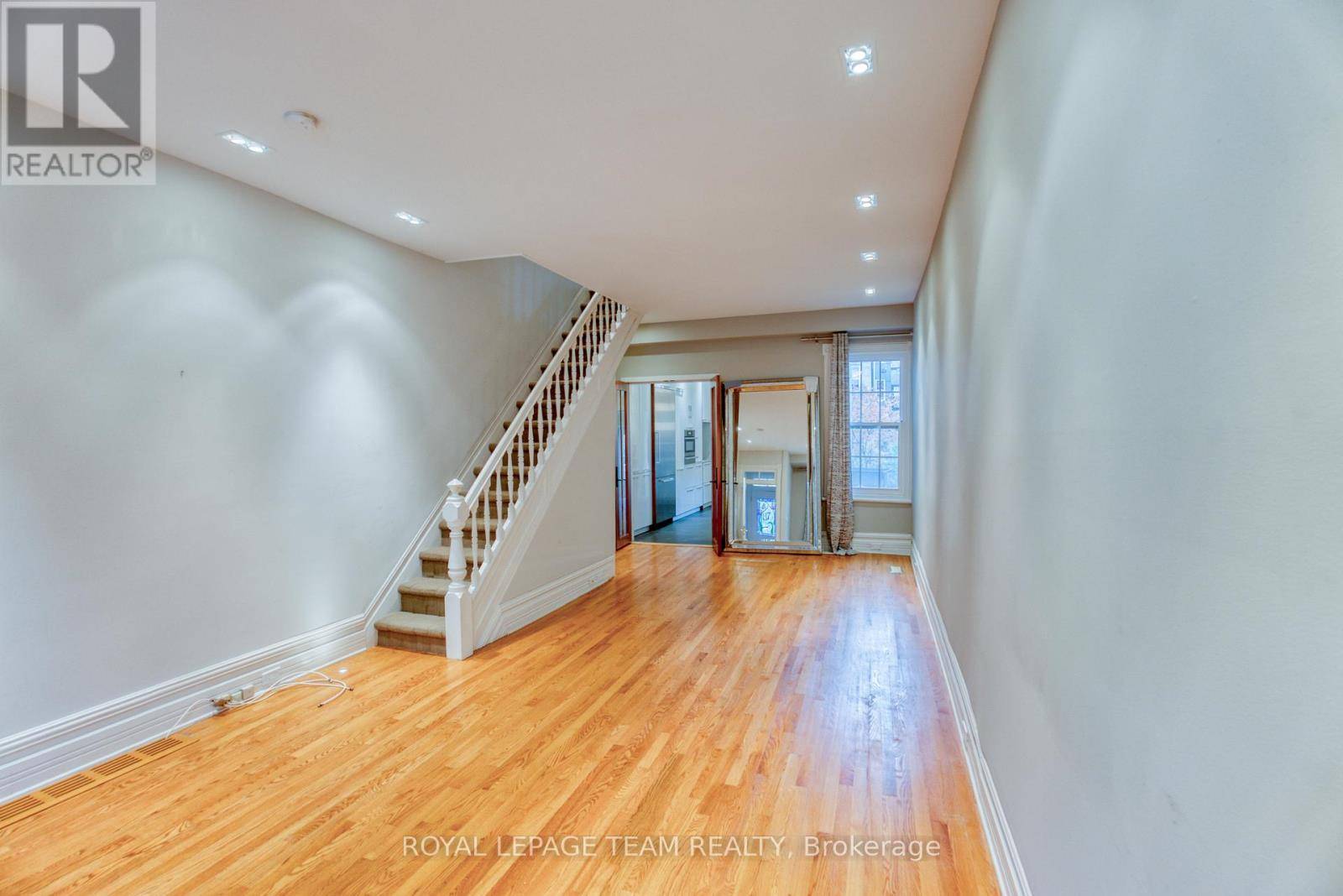 Ottawa, ON K1N5H8,87 GUIGUES AVENUE
