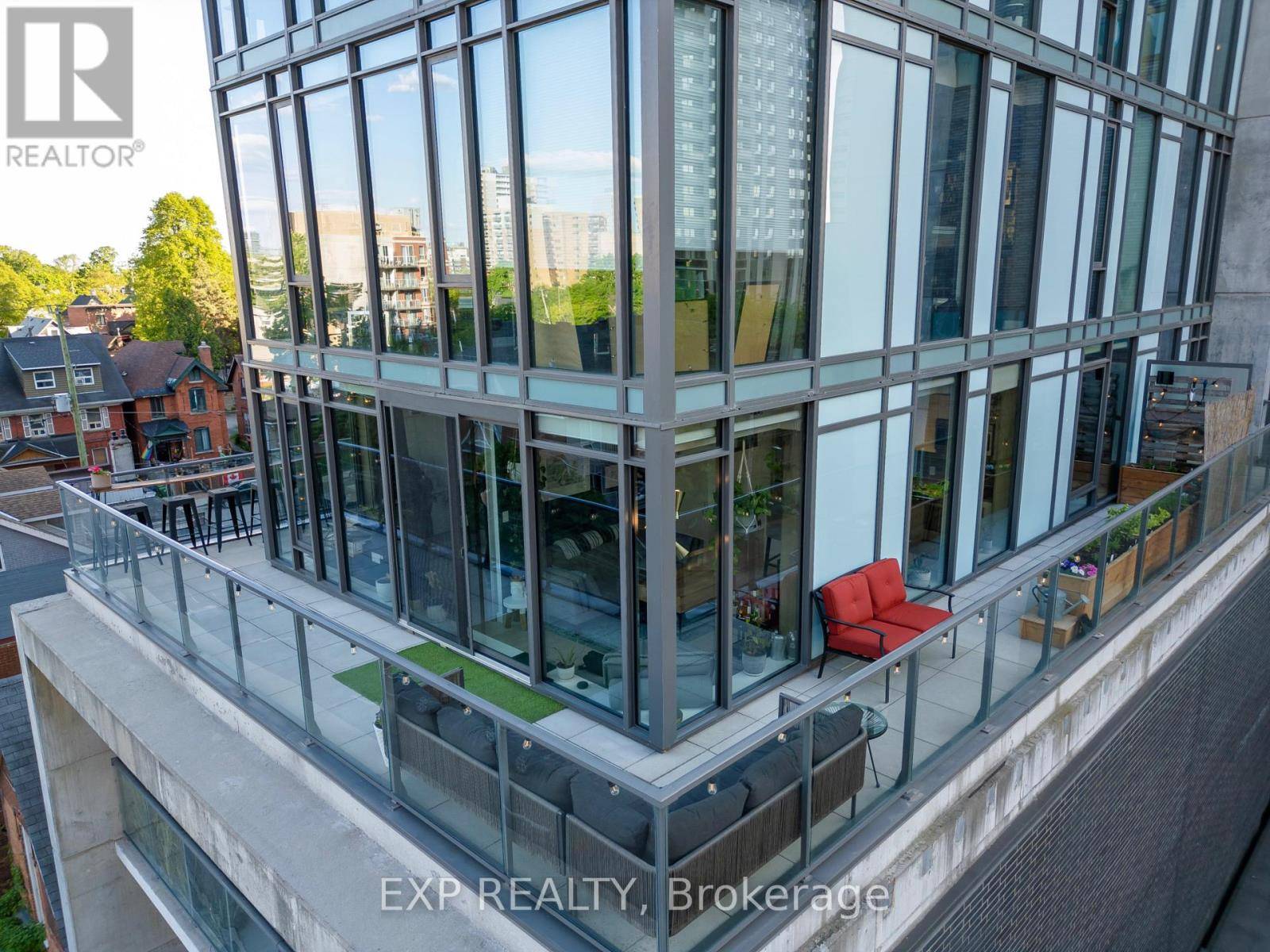 Ottawa, ON K1R5V9,224 Lyon ST North #516