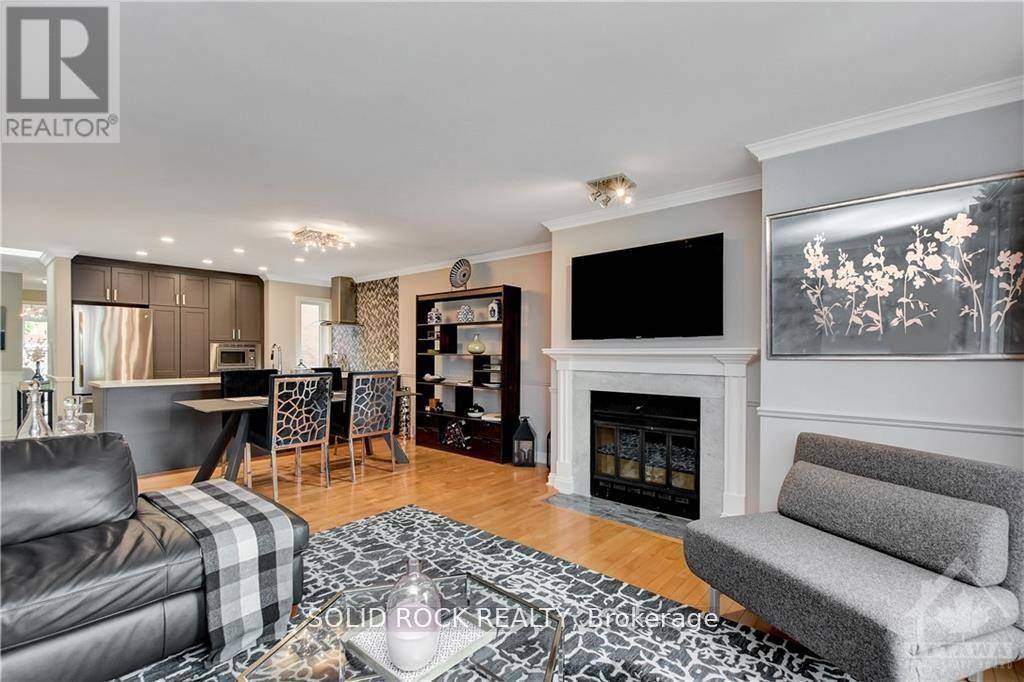 Ottawa, ON K1N5E3,222 Bruyere ST #305