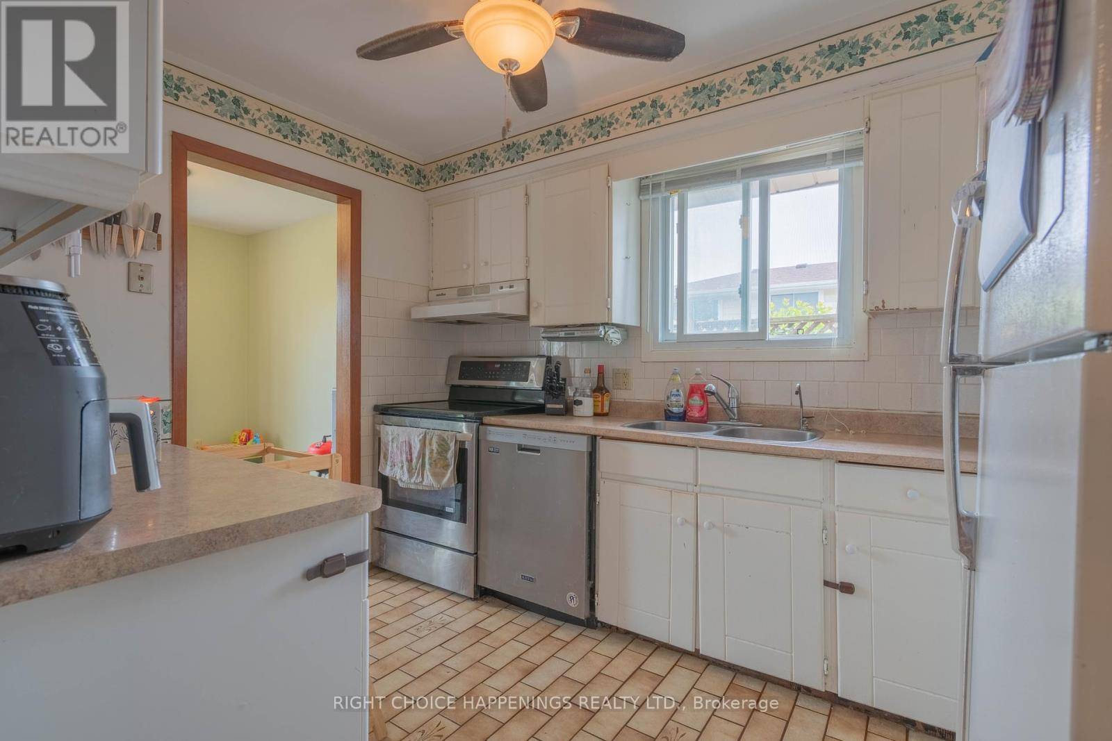 Port Colborne (main Street), ON L3K5X1,69 ELMVALE CRESCENT