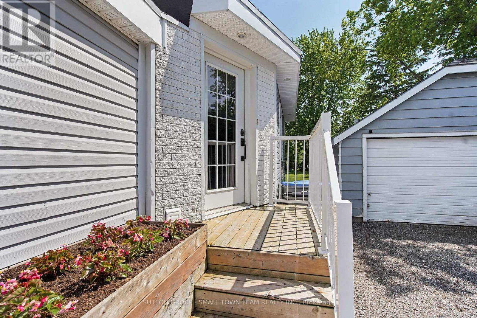 South Huron (exeter), ON N0M1S1,83 JOHN STREET W