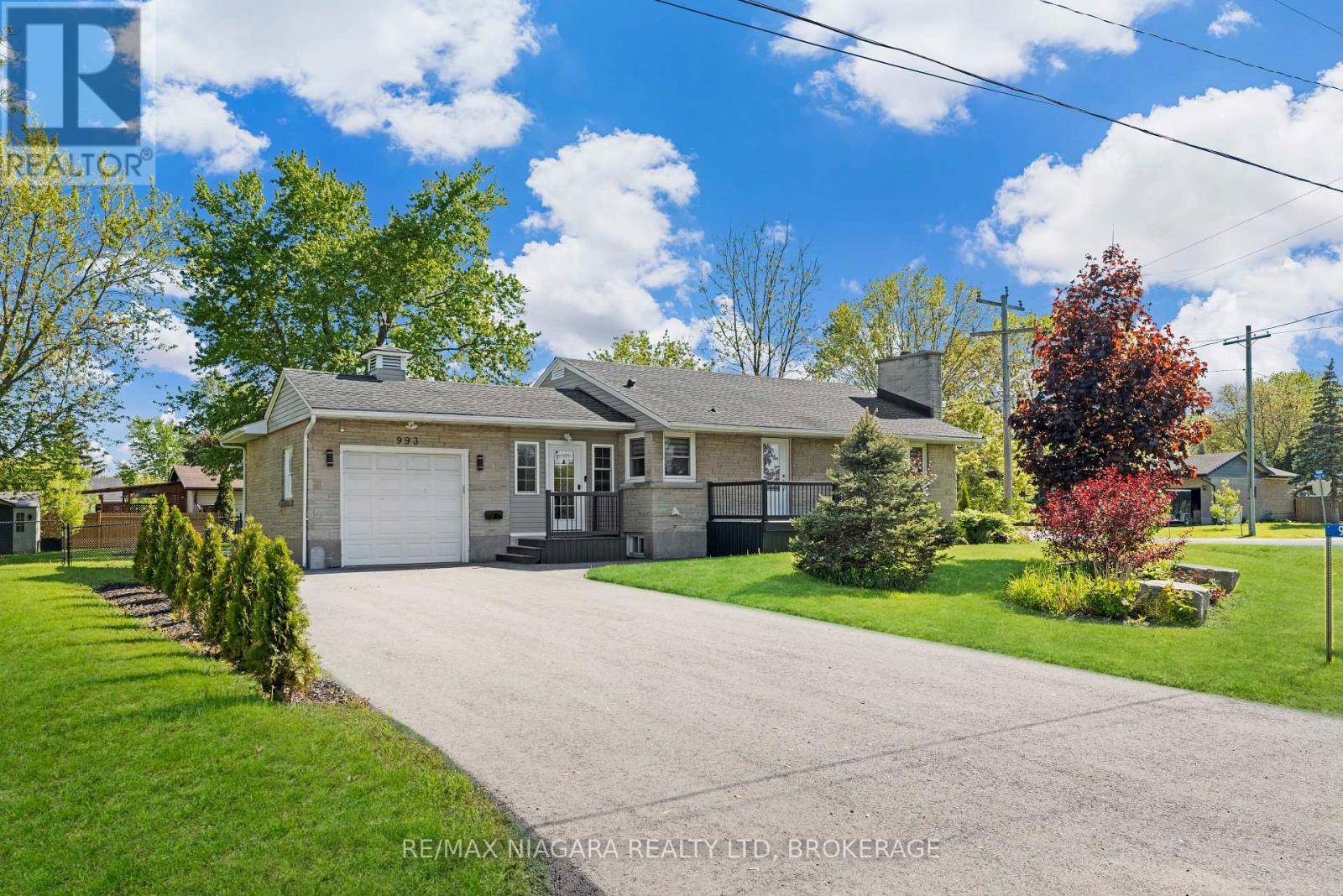 Fort Erie (crescent Park), ON L2A1Z7,993 BERTIE STREET
