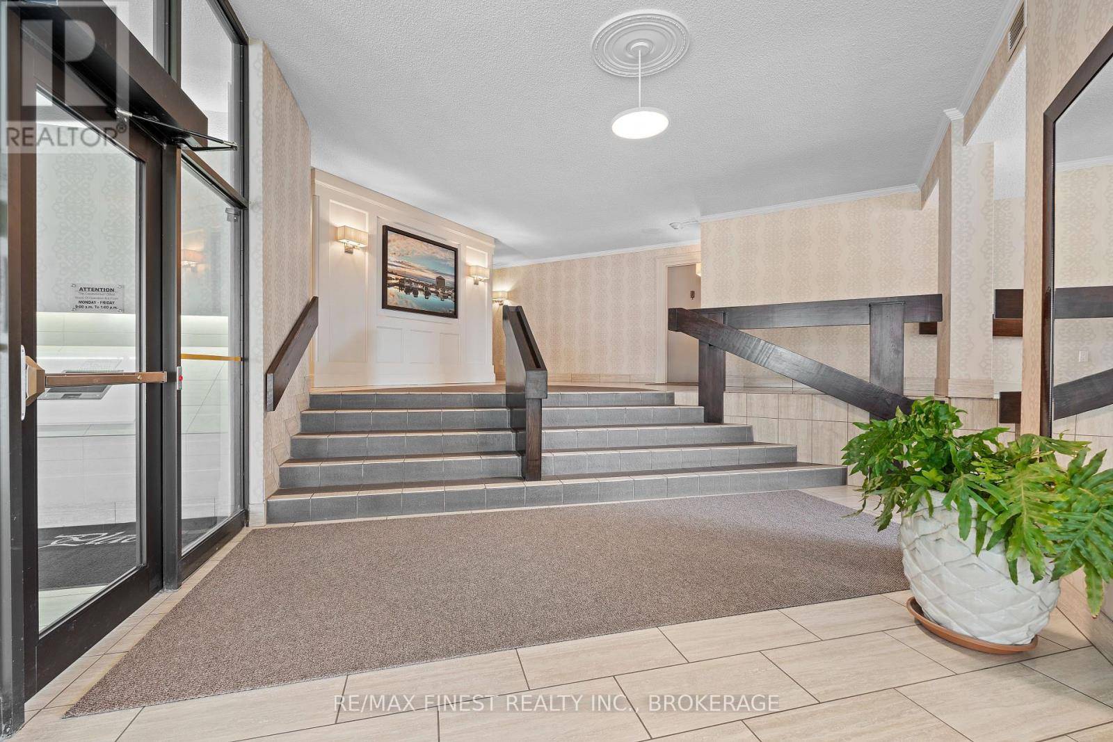 Kingston (central City East), ON K7L2Y7,185 Ontario ST #308