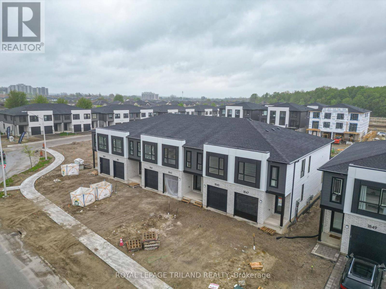 London North (north E), ON N6G0A6,784 BANYAN LANE