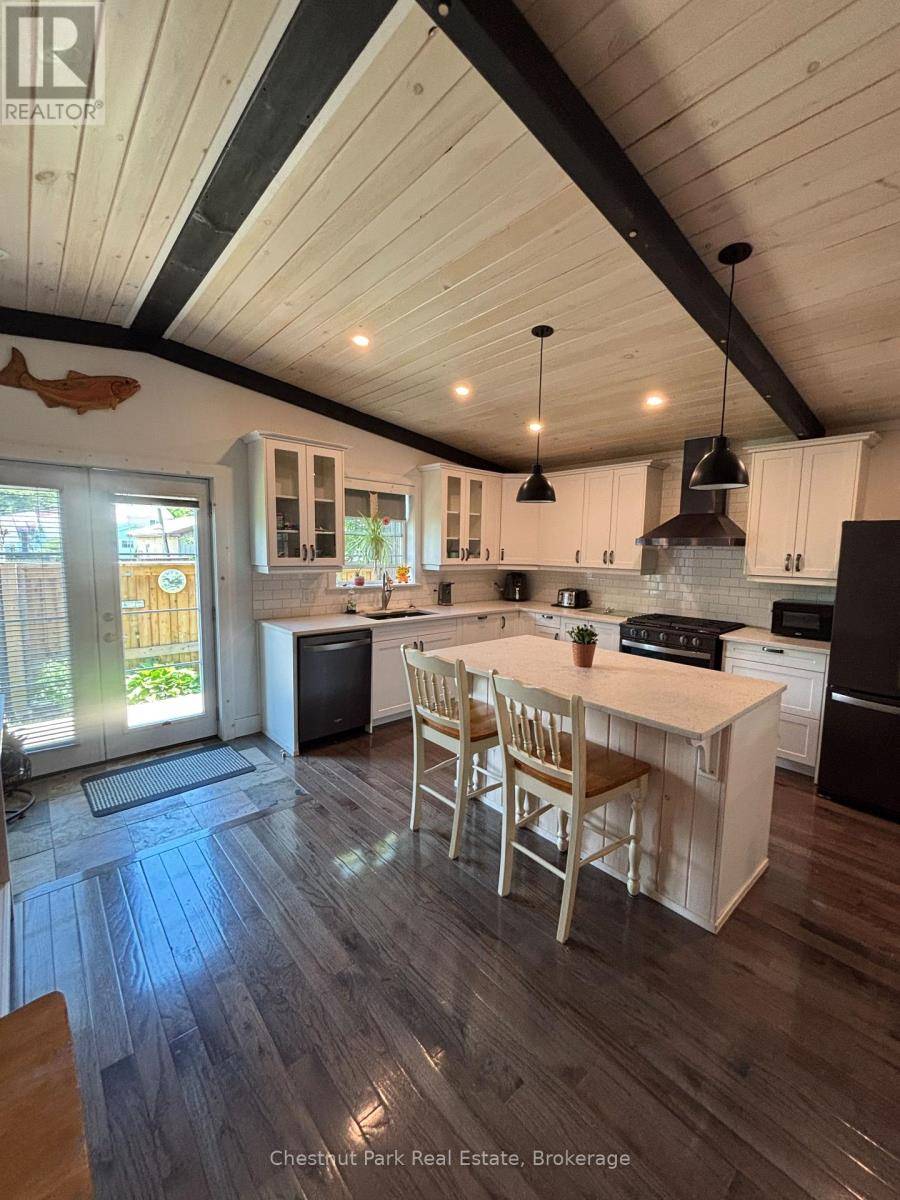Gravenhurst (muskoka (s)), ON P1P1L4,175 CRESCENT DRIVE